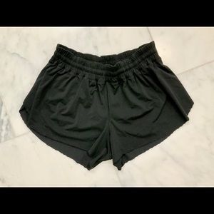 Lululemon Shorts w/ scallop hem. Sz 4 EUC.
